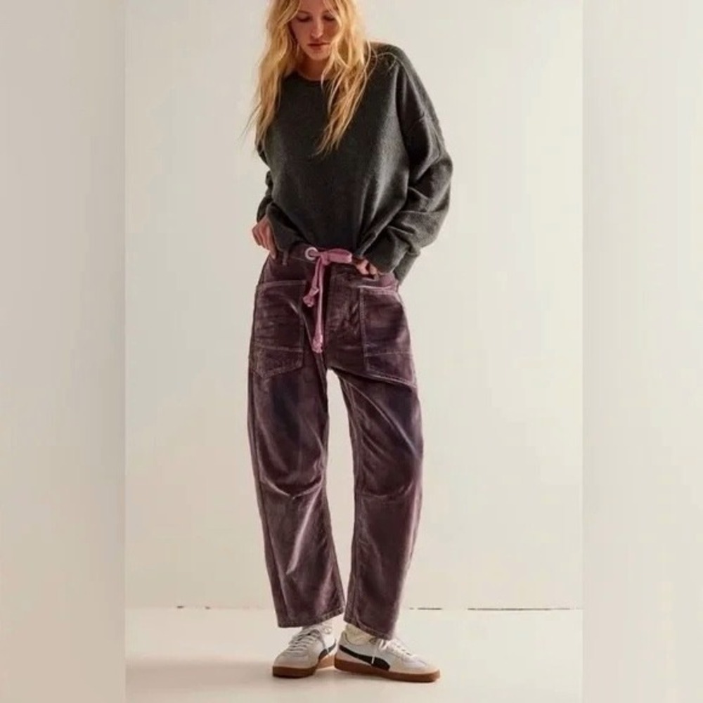 Free People We The Free Moxie Flocked Pull-On Barrel Jeans in pink Size 28